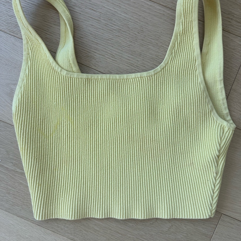 Babaton knit yellow crop shirt